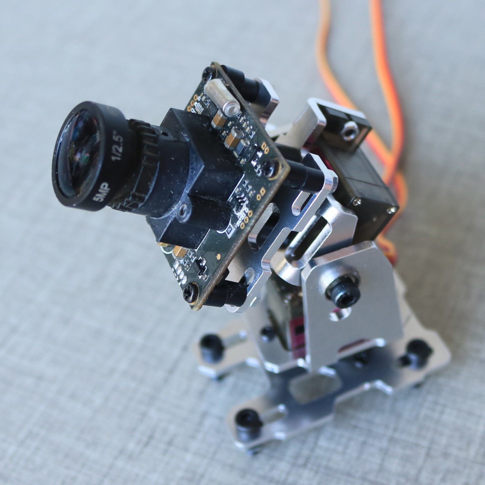 Soporte de Gimbal Dual DC 4.8- - Pan Tilt Bracket reseña y precio